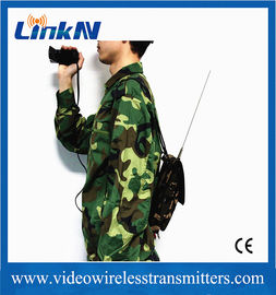 ทหารยุทธวิธี Manpack เครื่องส่งสัญญาณ COFDM HDMI &amp; CVBS อินเตอร์คอมสองทาง AES256 การเข้ารหัส 2W กำลังขับ